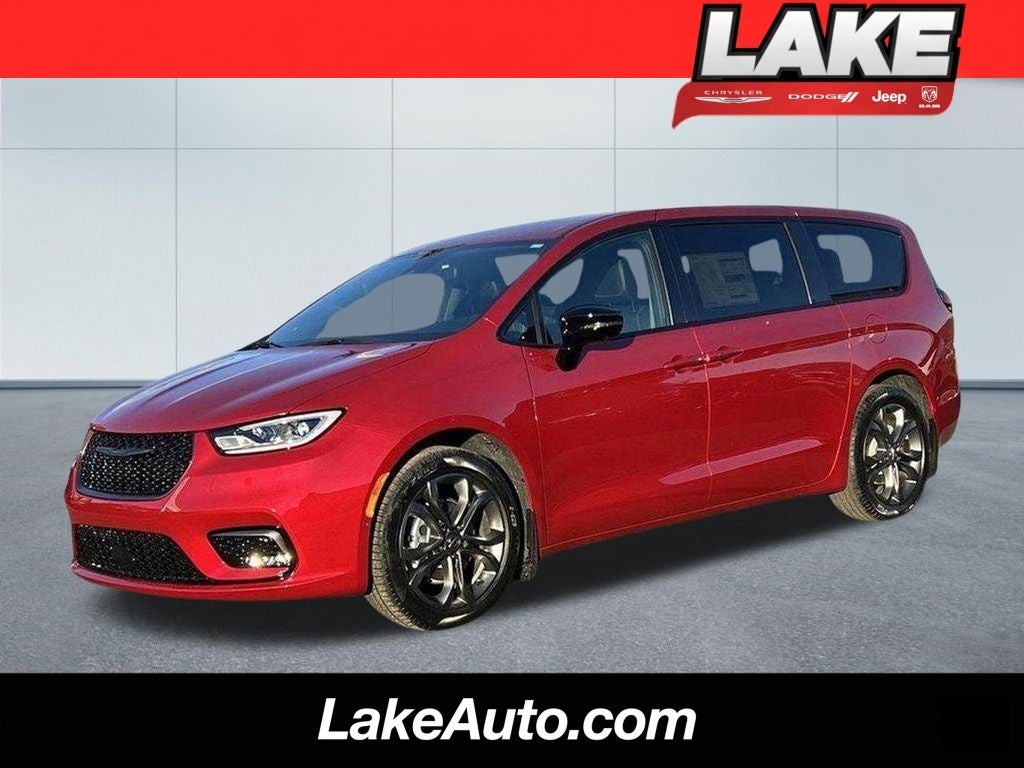 2026 Chrysler Pacifica Select in Red Hot Pearl-Coat Exterior Paint — front three-quarter view