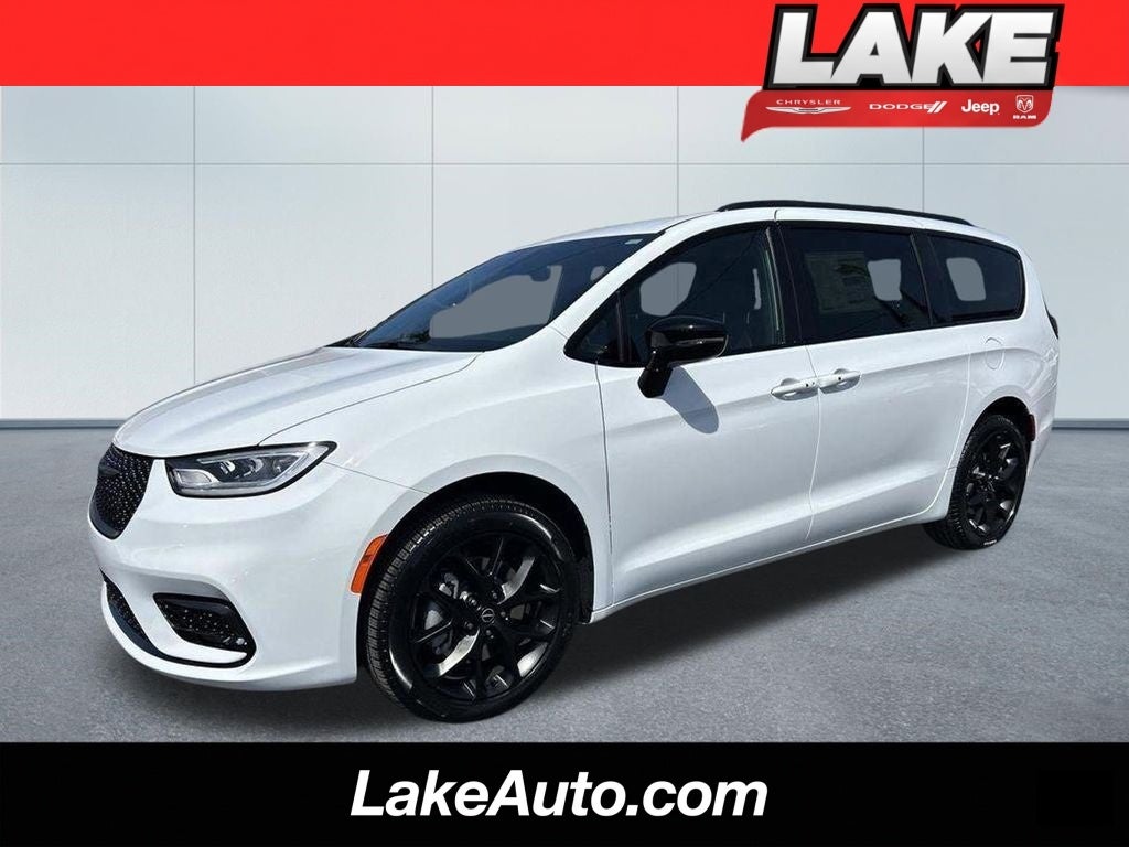 2026 Chrysler Pacifica Select in Bright White Clear-Coat Exterior Paint — front three-quarter view